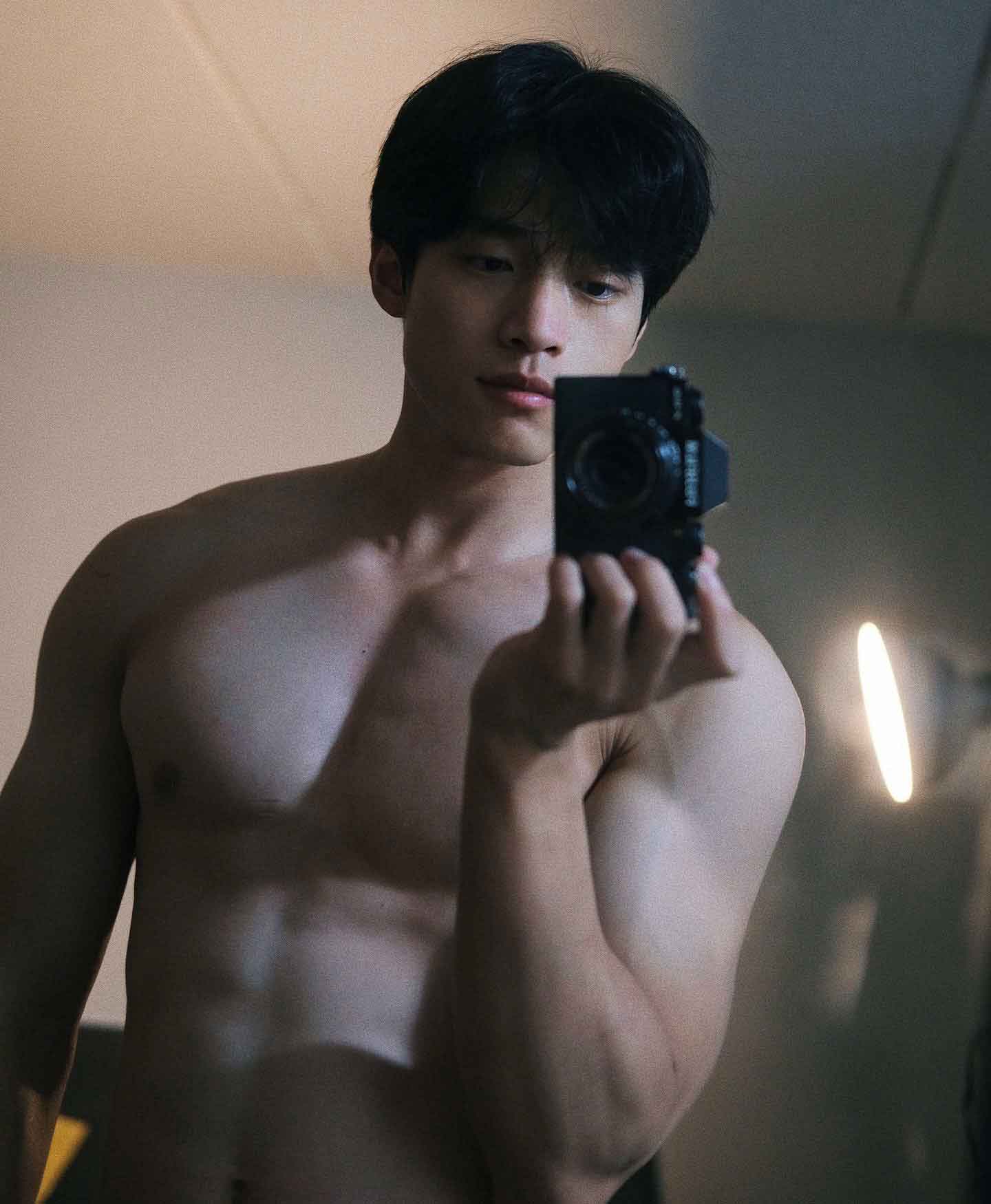 เปิดวาร์ป Yu Duanqian หนุ่มหล่อ Hot ผิวใส งานดี แซ่บซี้ด ซิกแพคแน่นๆ