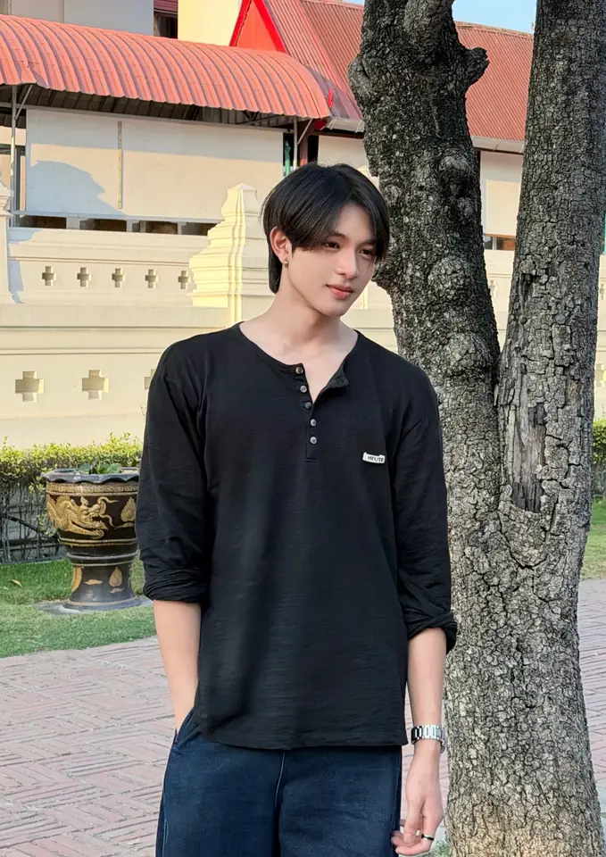 โชกุน พุทธิพงษ์ ภาพแฟชั่นชุดสีดำ