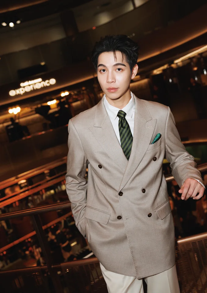 เฟิร์ส คณพันธ์ ปุ้ยตระกูล ภาพโปรไฟล์นักแสดงและนายแบบ ภาพที่ 1