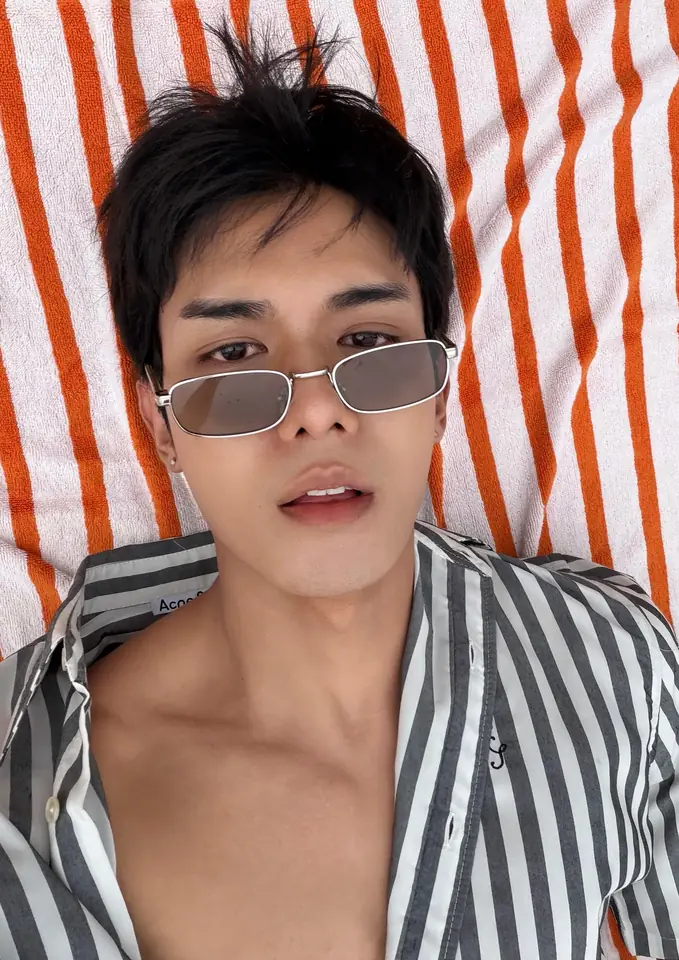 เน็ต สิรภพ ลุคแฟชั่นเปิดเสื้อจาก Instagram ทางการ