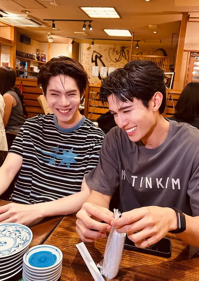 เน็ต สิรภพ ภาพไลฟ์สไตล์กับเพื่อนร่วมงาน