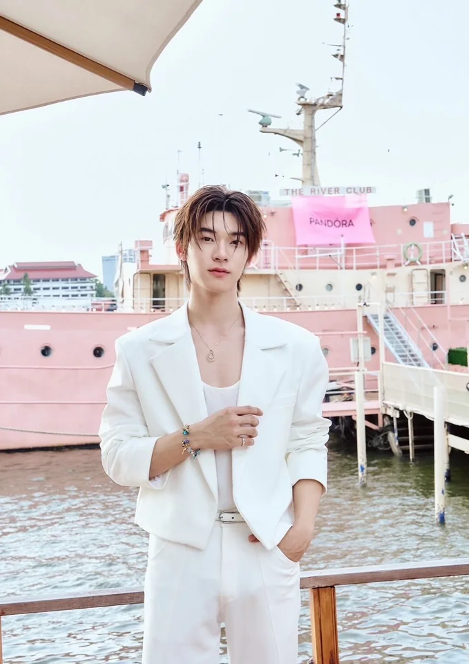 ตี๋ตี๋ วันพิชิต ลุคแฟชันกลางแจ้ง