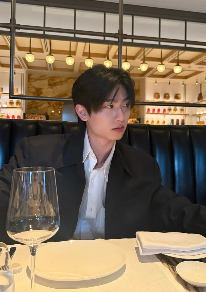 โทมัส ธีร์ทัศน์ นักแสดงและนายแบบไทย